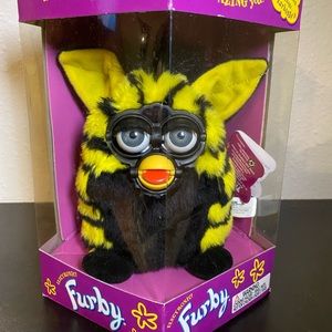 1999 Furby Bumble Bee w/ grey eyes, Model 70-800, Generation 4 (Rare). Original